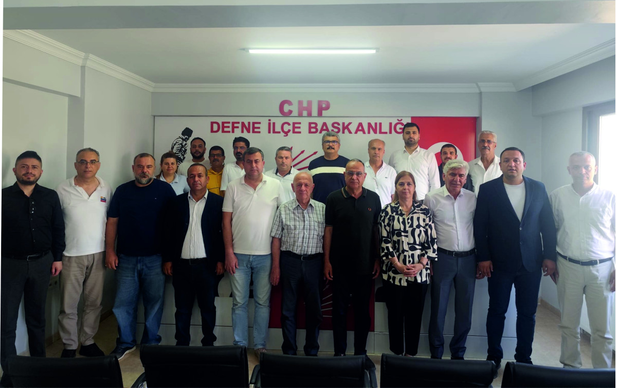CHP ÖRGÜTÜ DEFNE BELEDİYE BAŞKANIMIZIN YANINDADIR.