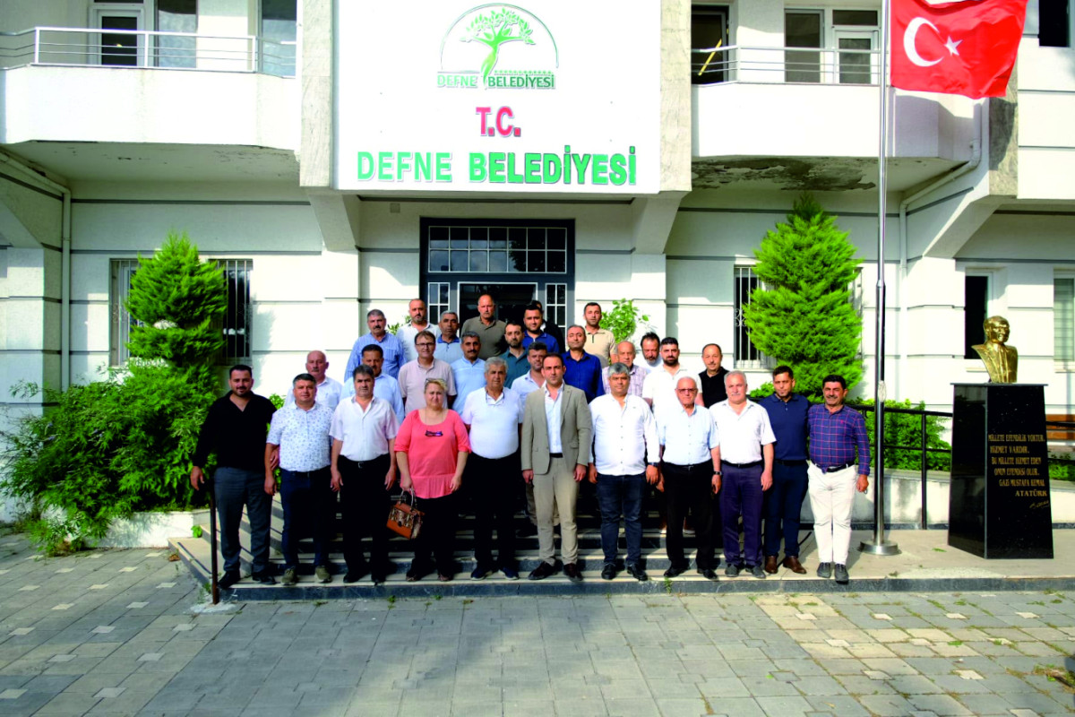 DEFNE MAHALLE MUHTARLARINDAN BAŞKAN ÖZGÜN’E TEŞEKKÜR ZİYARETİ